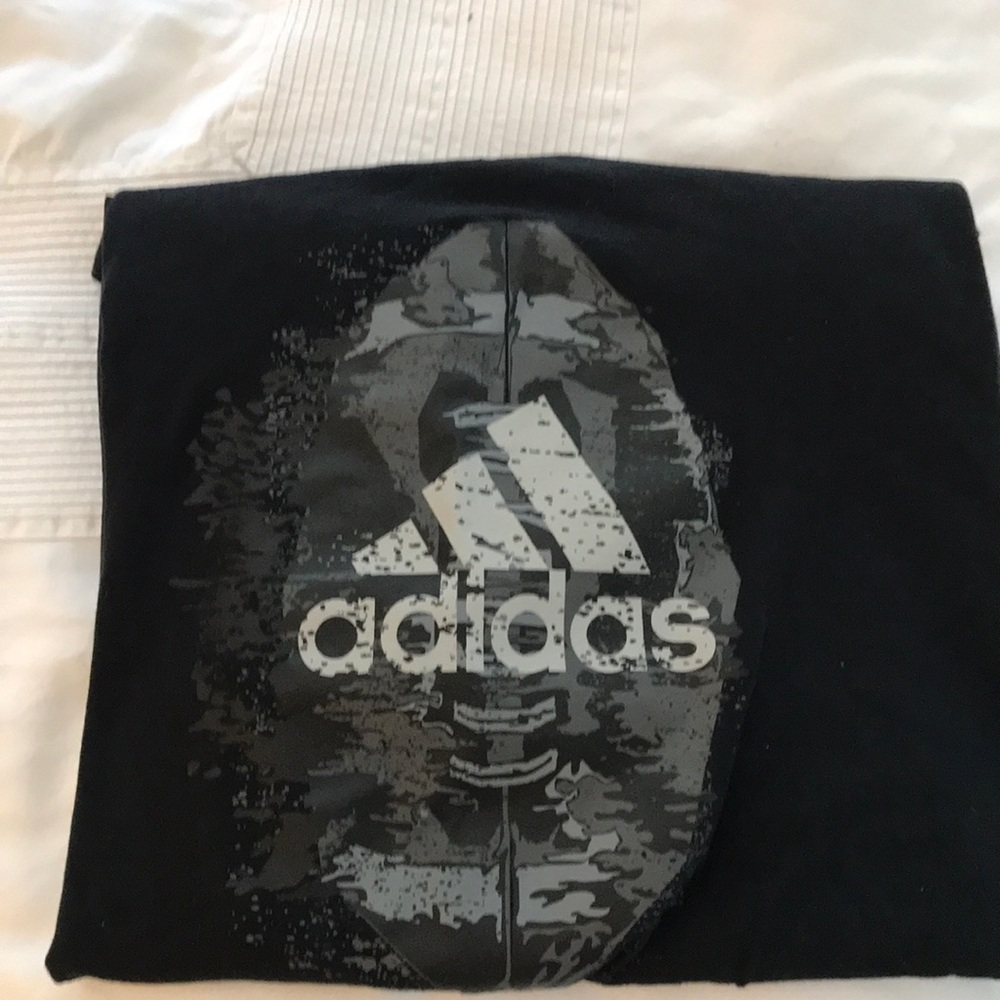 Men’s XL Adidas GoTo Tee.